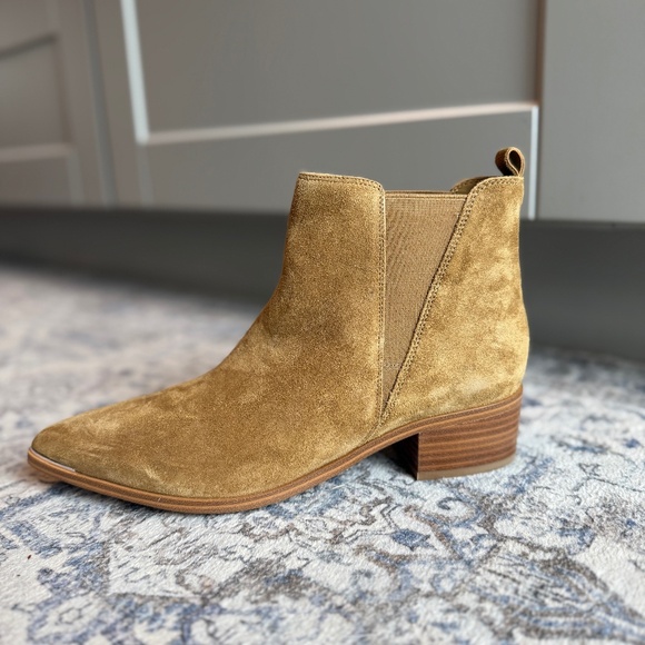 Marc Fisher Yale Pointy Toe Chelsea Boot - Picture 1 of 4